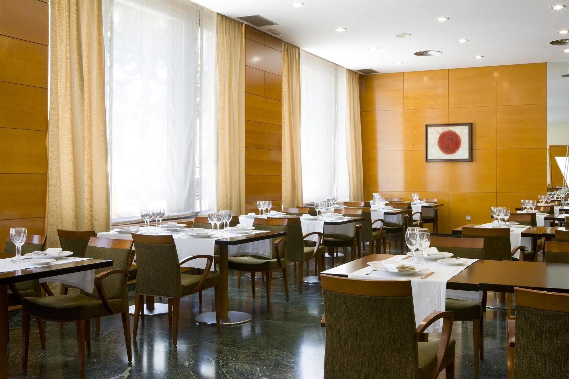 Nh Ciudad De Cuenca Hotel Cuenca  Restaurant photo
